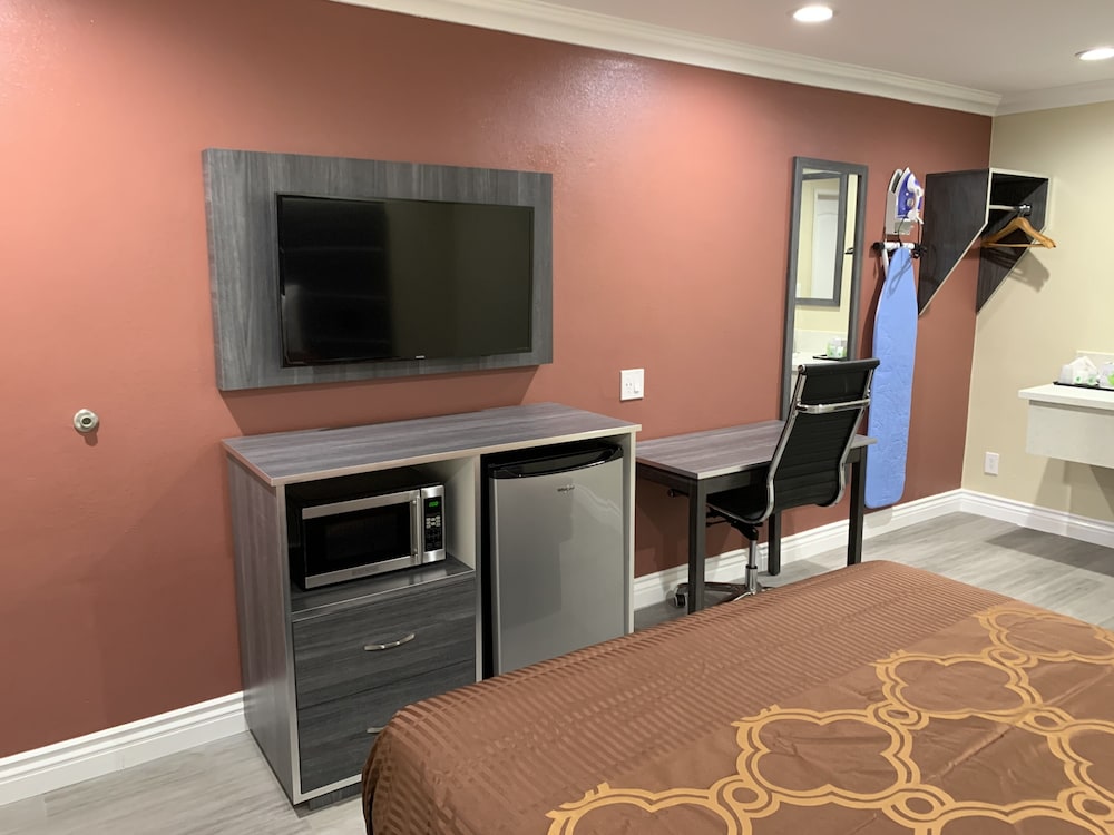 Pacific Inn Anaheim 21/24