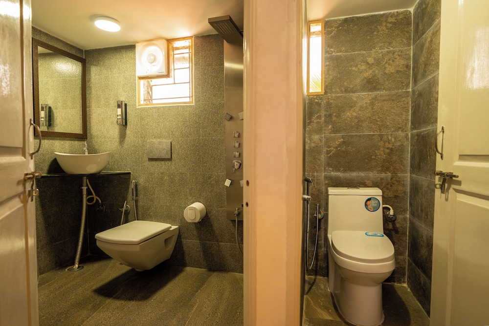 4 Seasons Suites 47/50