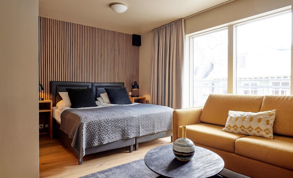 Hotel Fron 37/50