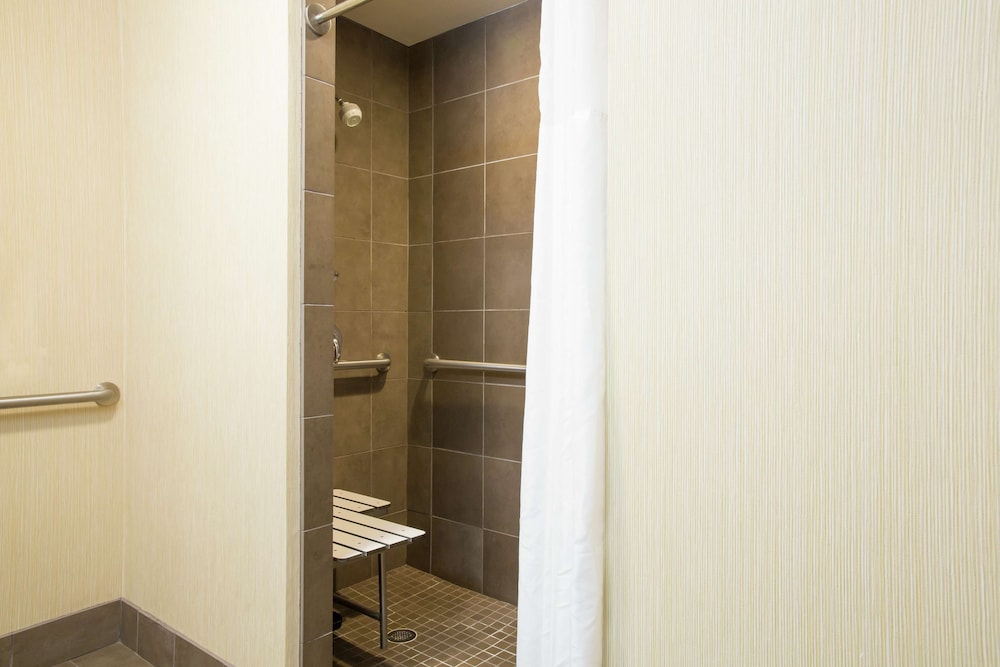Hampton Inn & Suites Tacoma/Puyallup 18/56