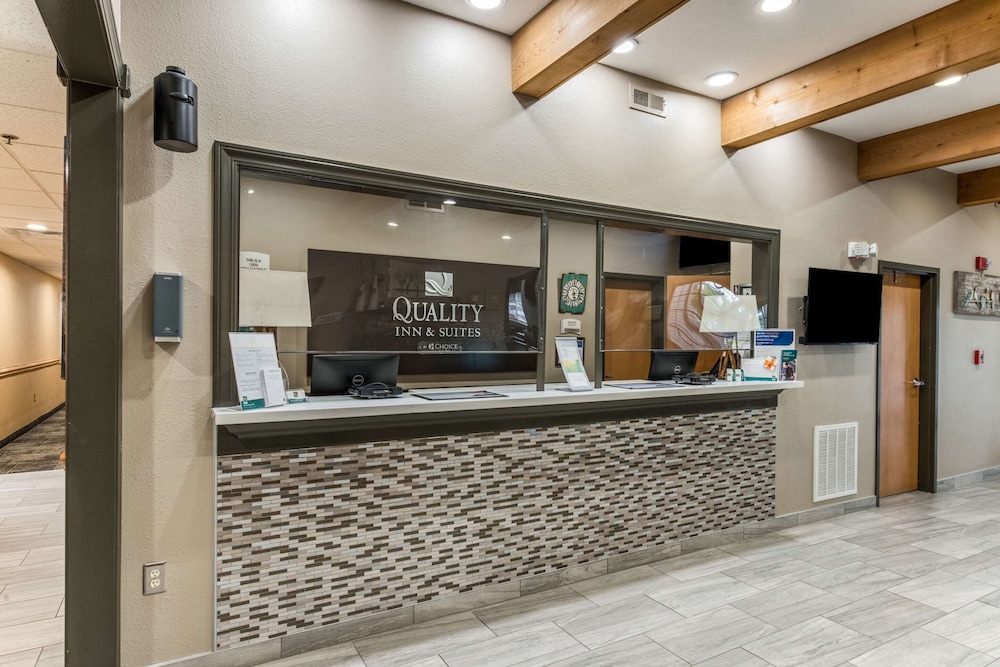 Quality Inn & Suites Hendersonville Flat Rock 3/29