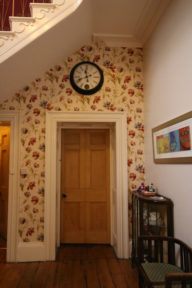 Laston House 6/50