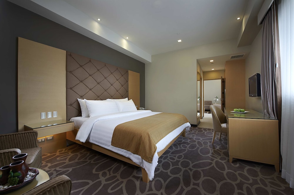 Berjaya Makati Hotel 27/72