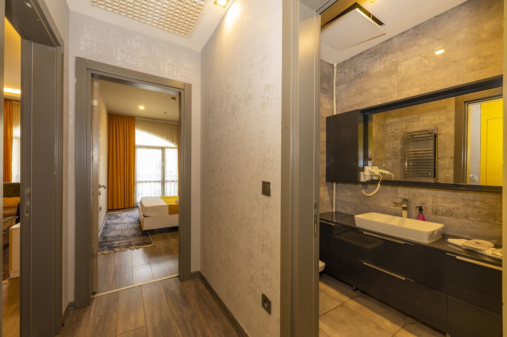 Agora Suites 21/67