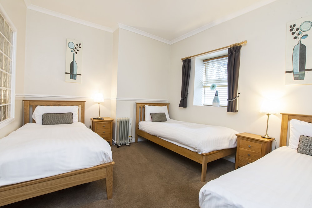 The Grosvenor Plymouth 20/64