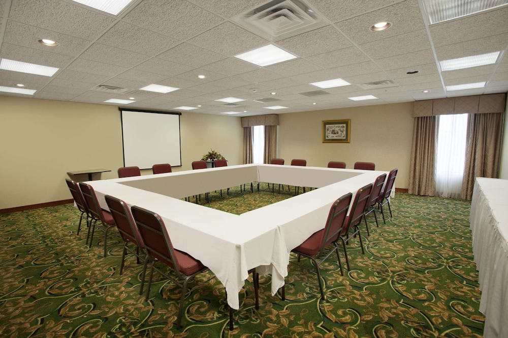 Hampton Inn Sidney 35/41