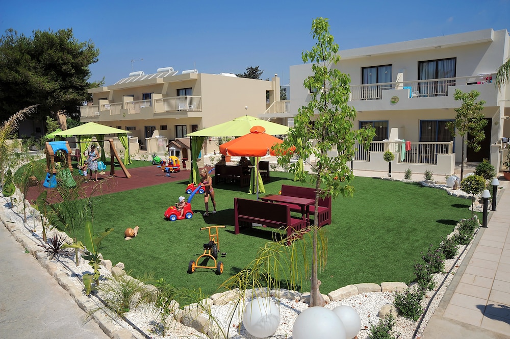 Nelia Gardens 35/48