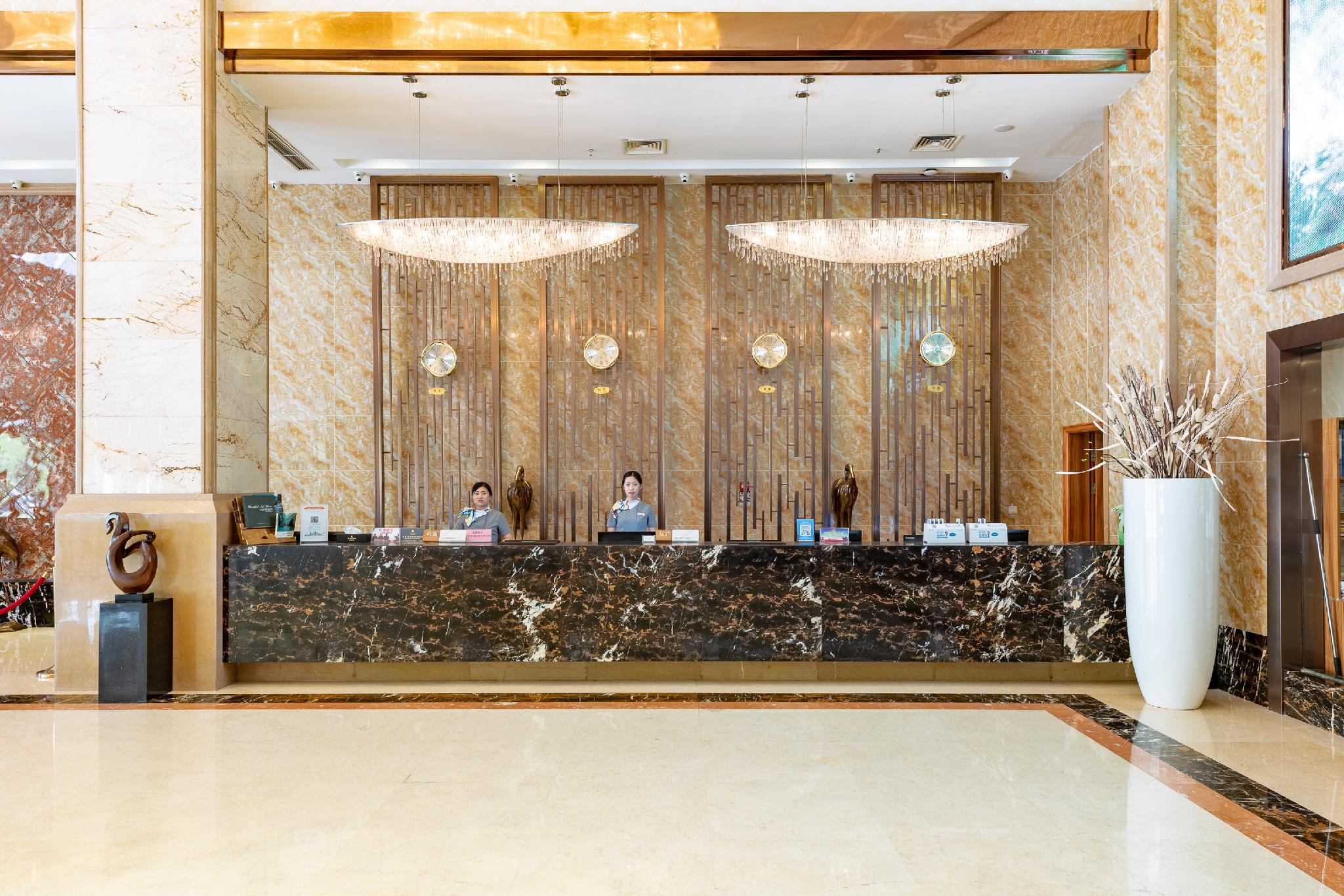 River & Holiday Rezen Hotel PengShui 6/20