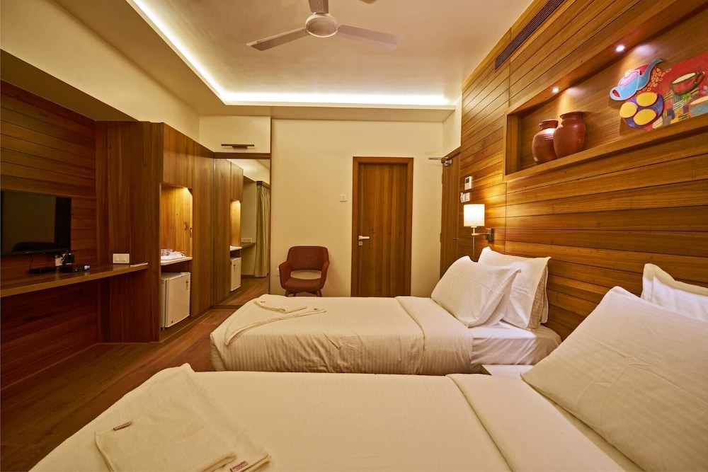 Hotel Atharv 4/17