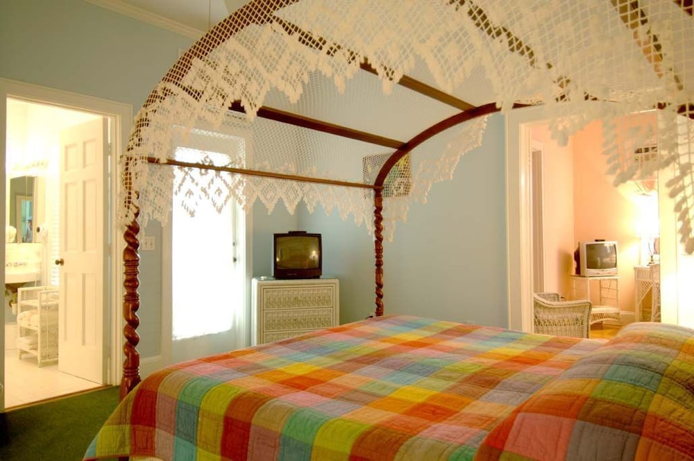 Amsterdams Curry Mansion Inn 64/72