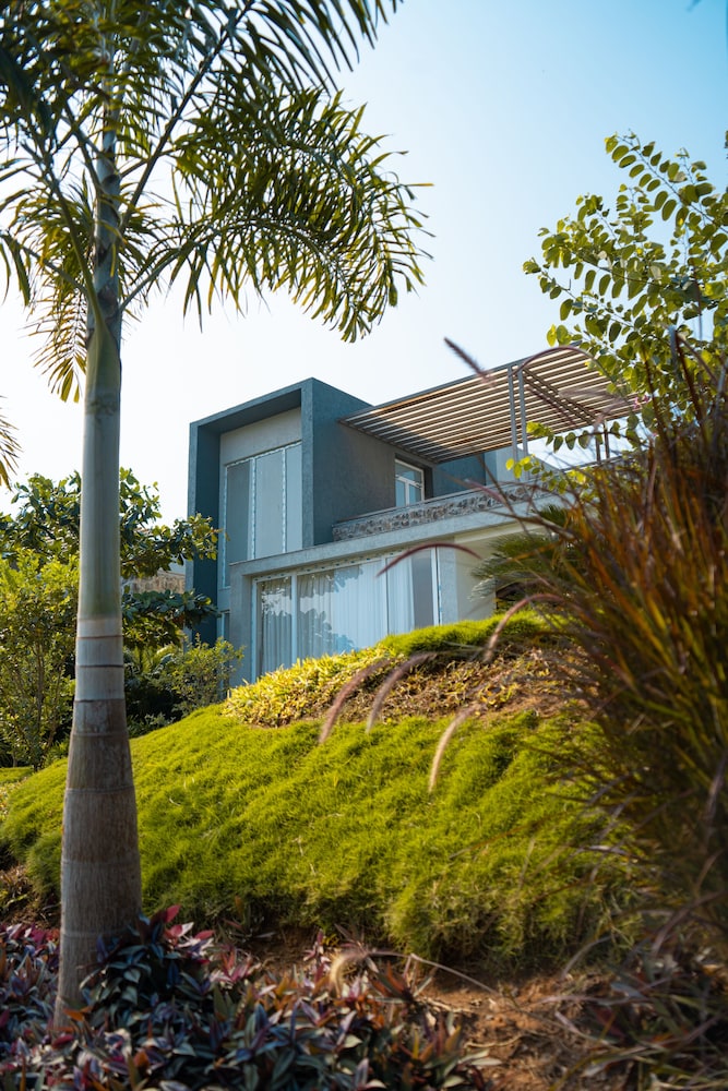 Basalt Paradise Resort And Spa 4/38