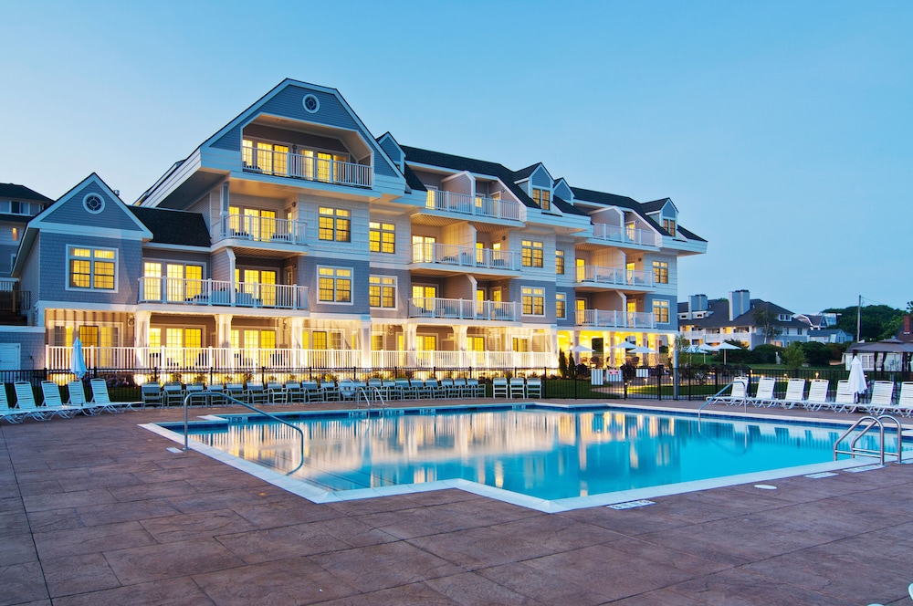 Waters Edge Resort Spa 1/50