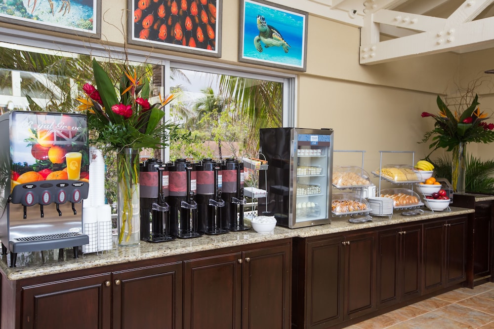 Comfort Suites Paradise Island 38/55