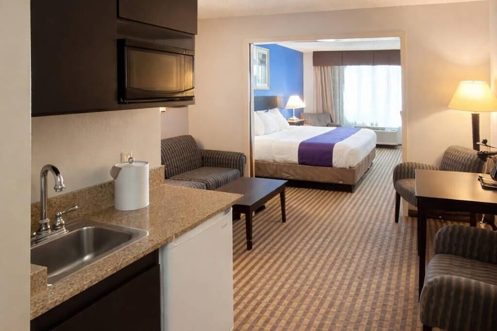 Holiday Inn Express Kalamazoo 47/47