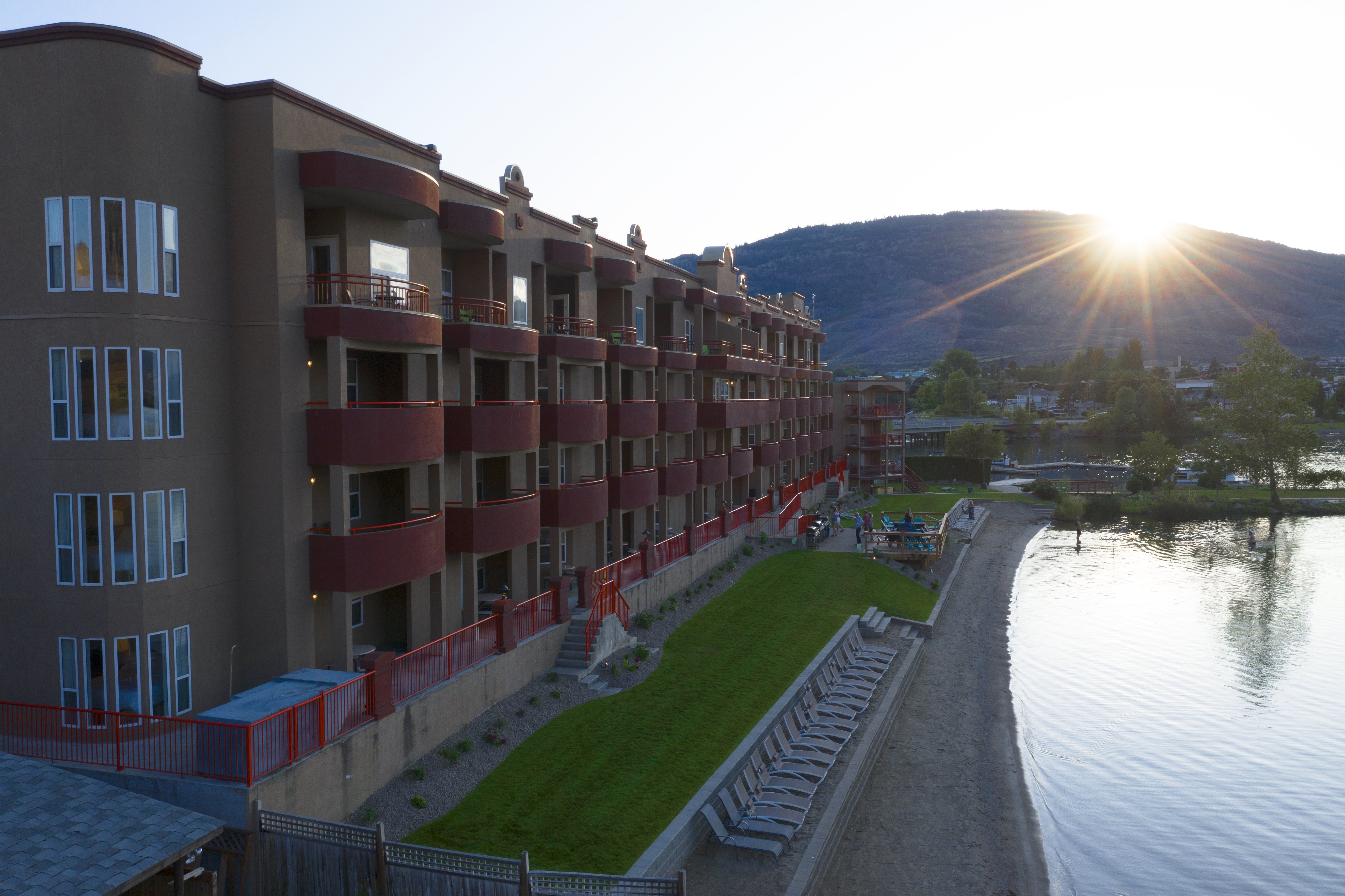 Holiday Inn Osoyoos 8/81