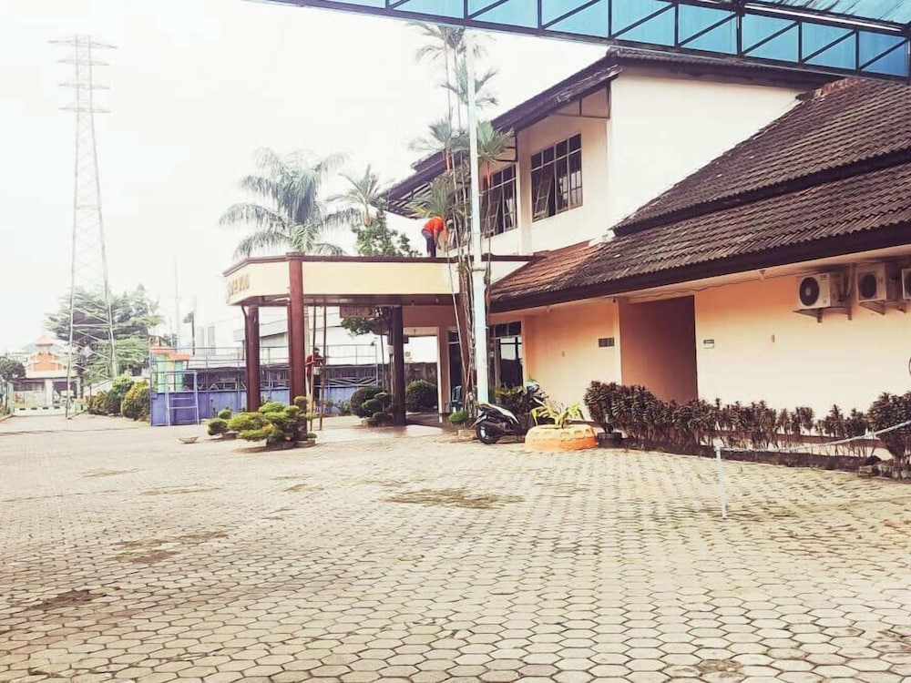 OYO 2495 Hotel Wijaya 46/50