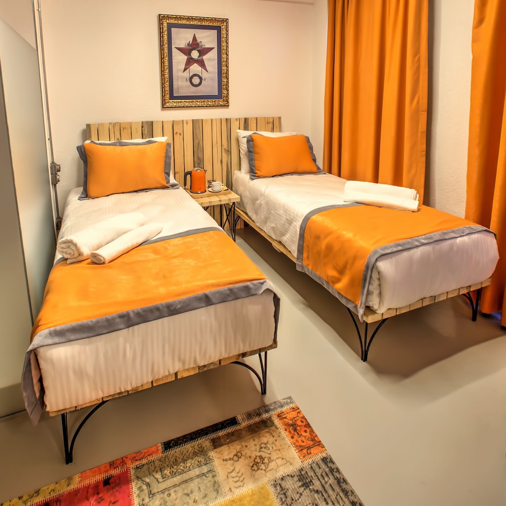 VAVIEN HOTEL 7/30