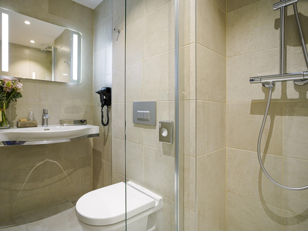 Mercure Rennes Place Bretagne 67/68