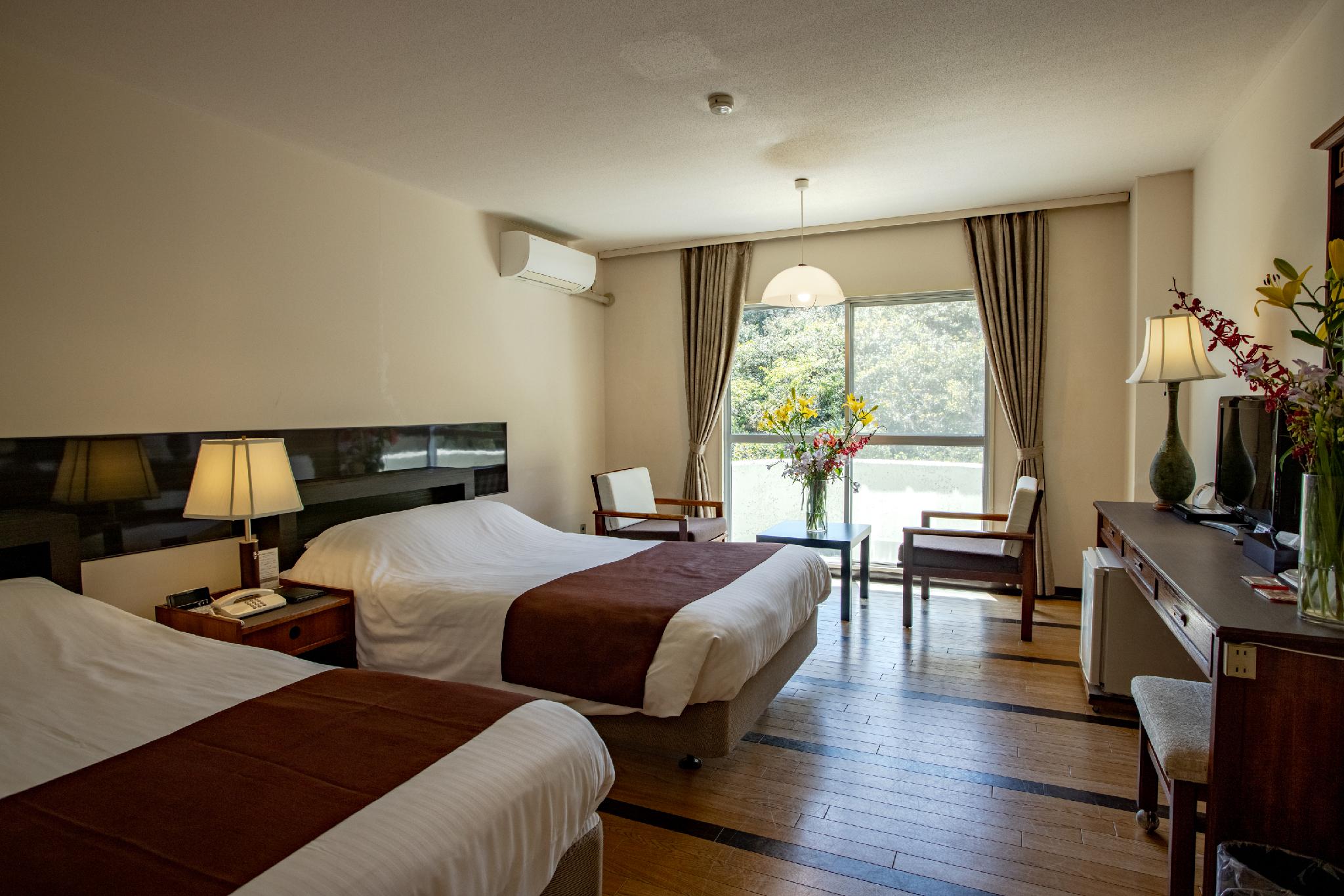 Room, Twin Beds, Mountain Side, Mountain View