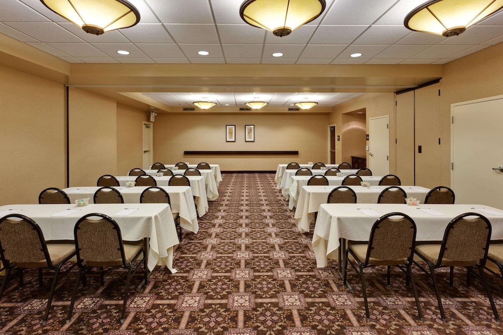 Hampton Inn & Suites Sacramento-Airport-Natomas 36/53
