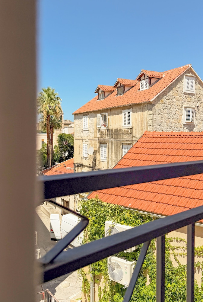Azur Palace Luxury Rooms 76/82