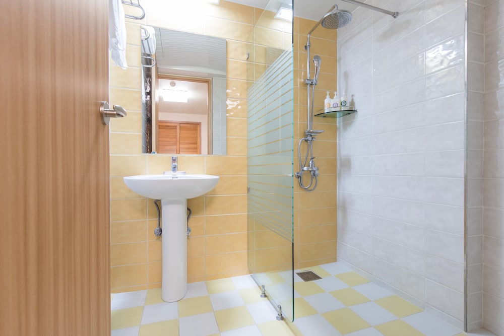 Uniqstay Hostel And Suite 45/46
