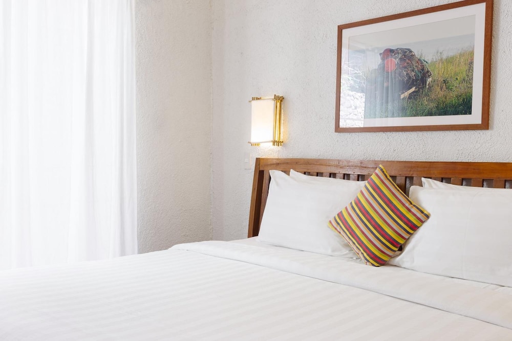 The Strand Boutique Resort 15/75