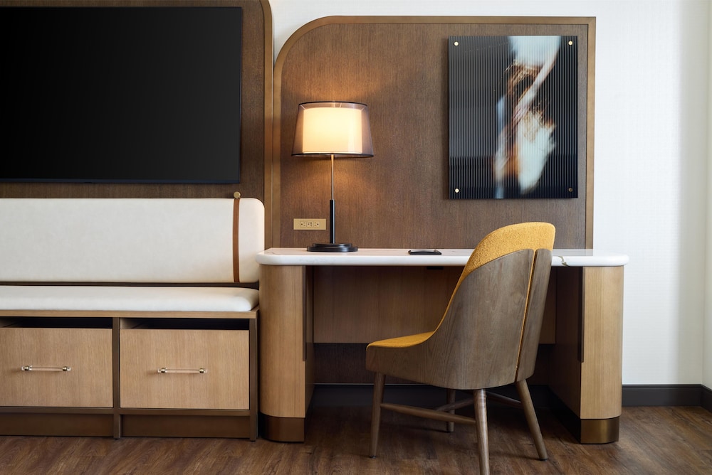 Hyatt Regency Tysons Corner Center 8/50