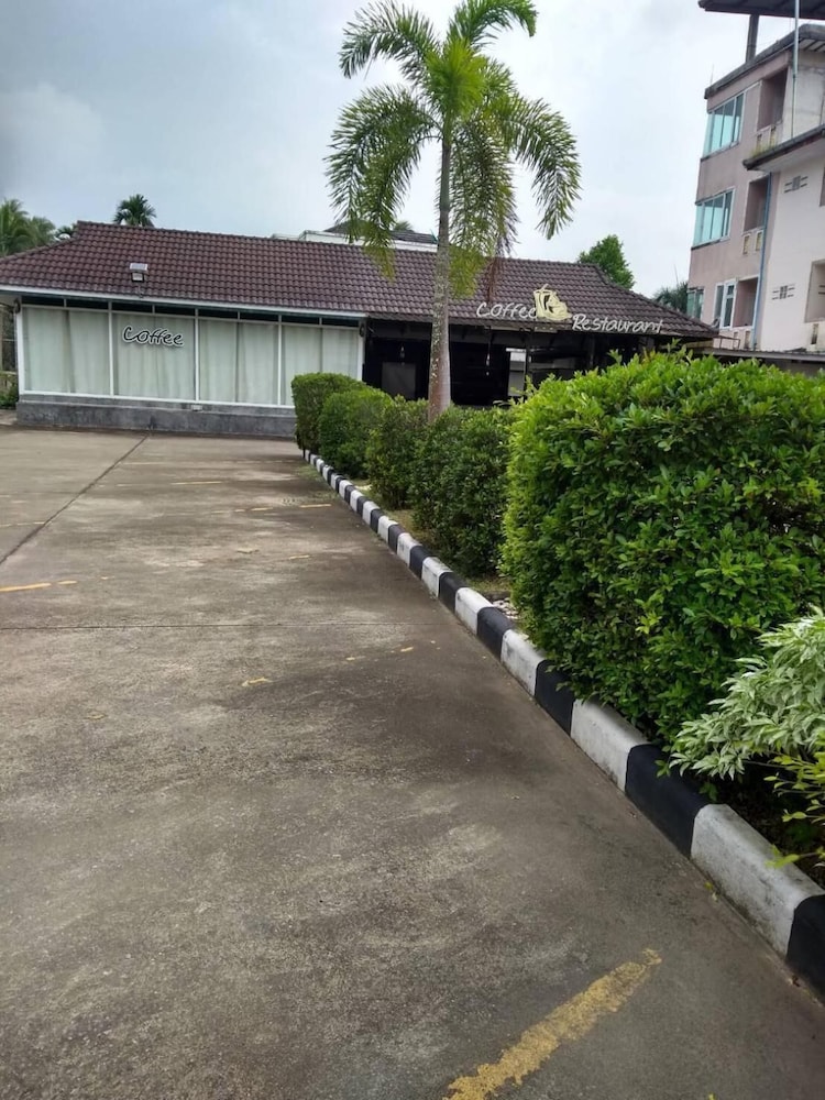 Chumphon Travelodge Hotel 36/37