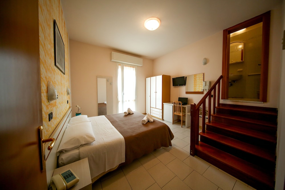Petrarca Hotel 12/50