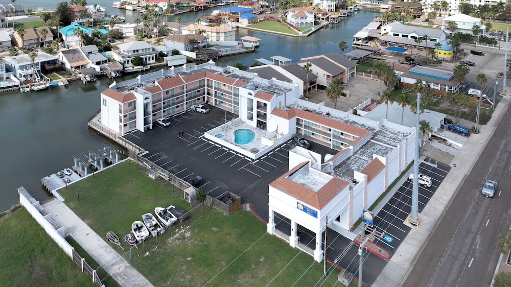 WindWater Hotel & Marina 7/66