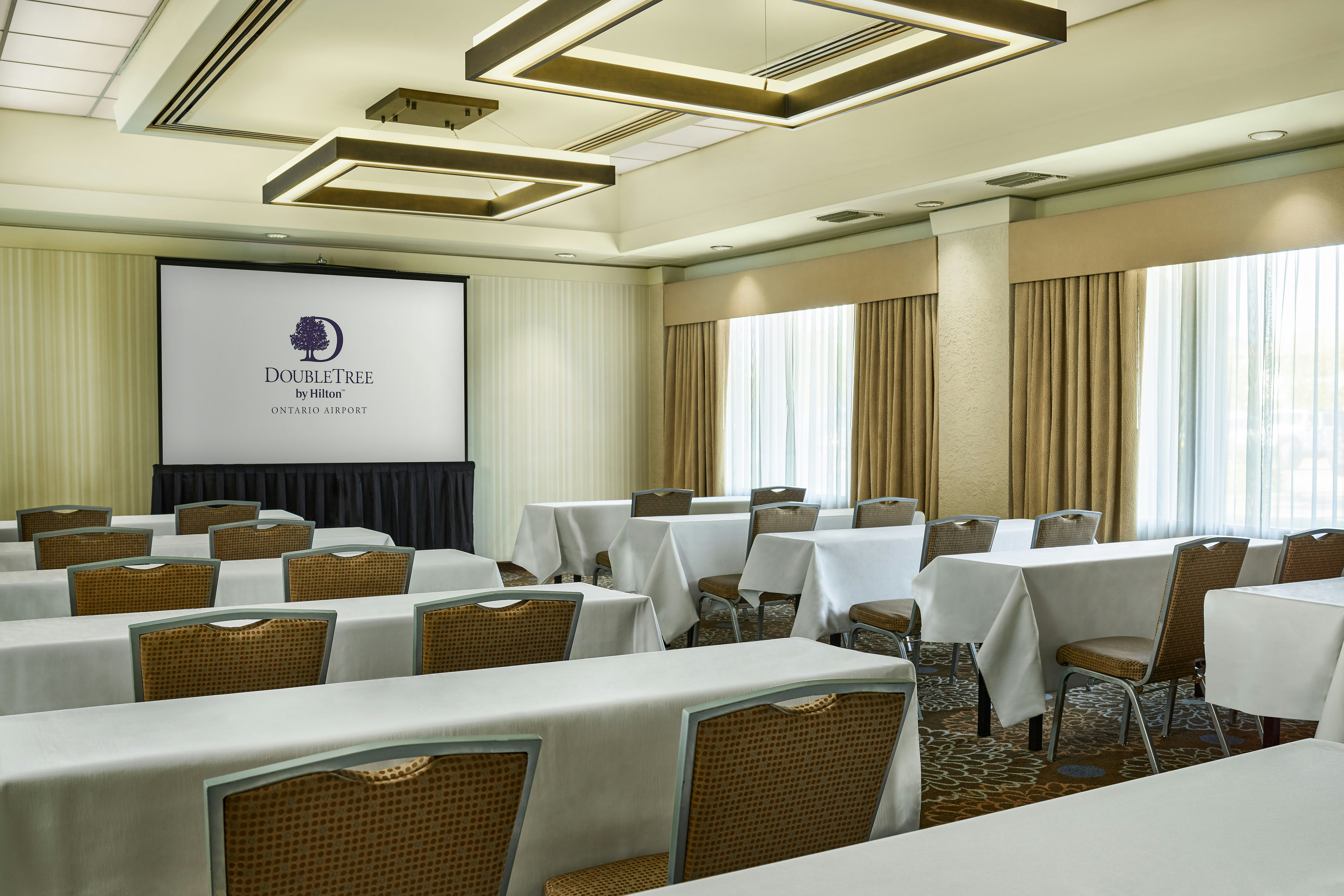 DoubleTree by Hilton Hotel Ontario Airport 52/62