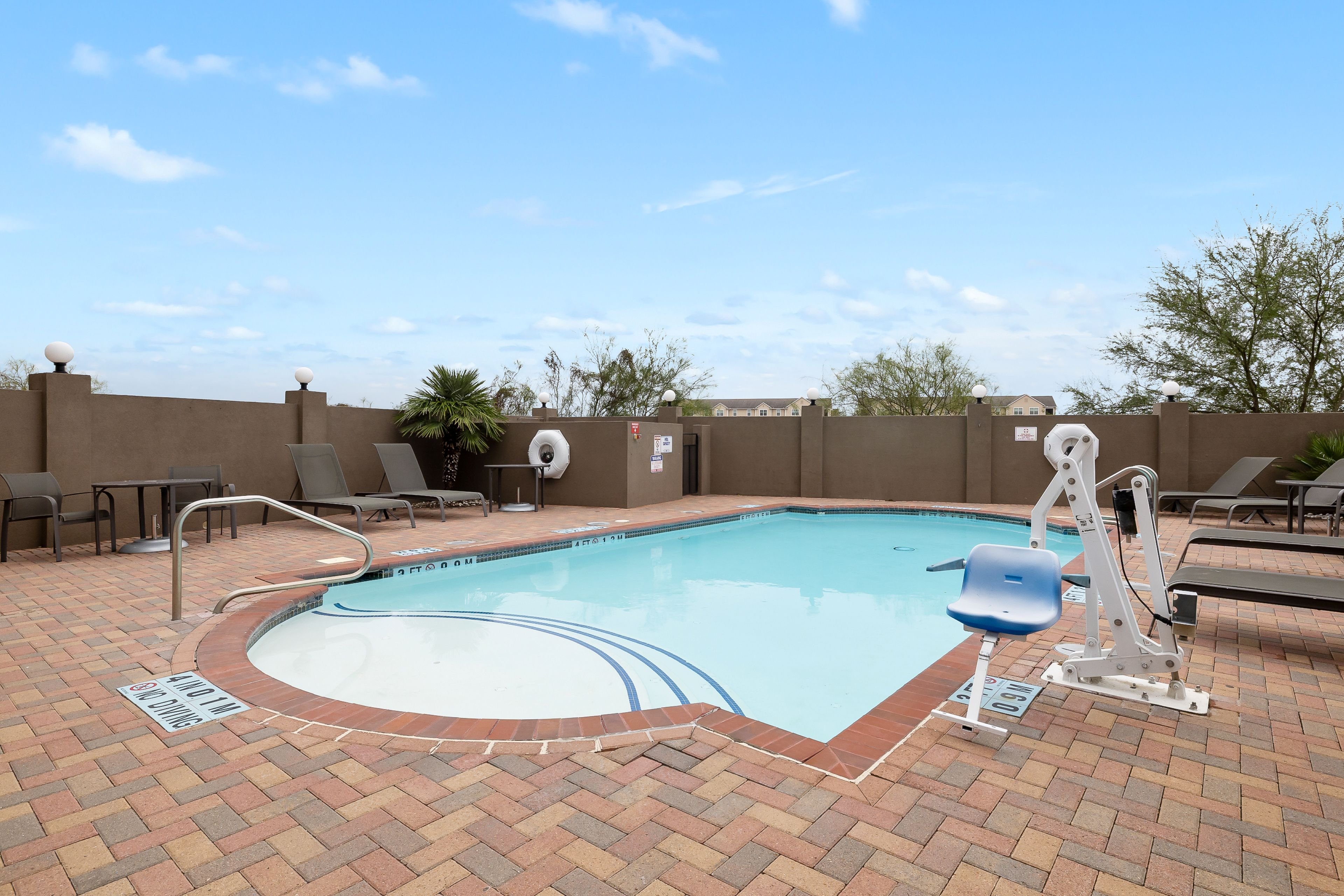 Holiday Inn Express Hotel And Suites Kingsville 54/55