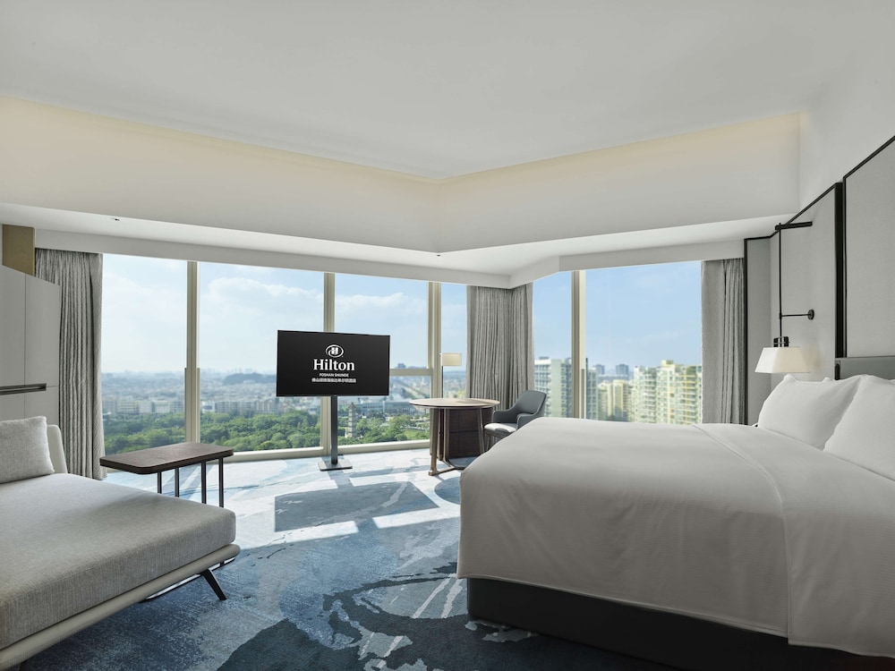 EXECUTIVE, KING BED