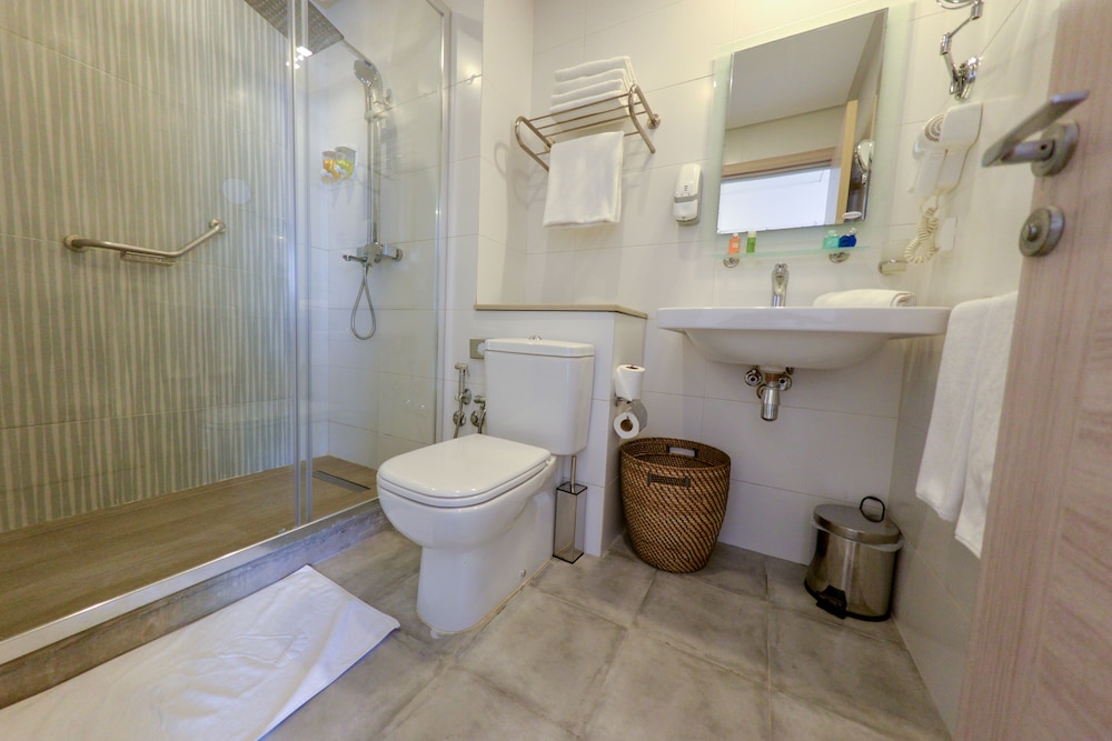 GARDENIA BOUTIQUE HOTEL 39/43