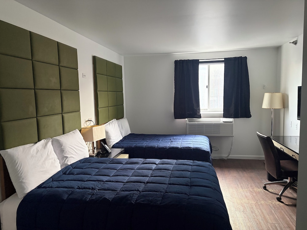 BASIC, 2 DOUBLE BEDS