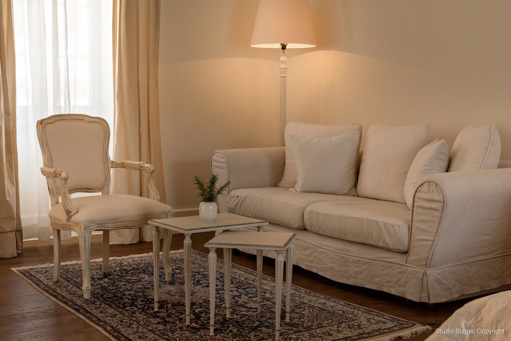 Hotel Martinis Marchi 27/50