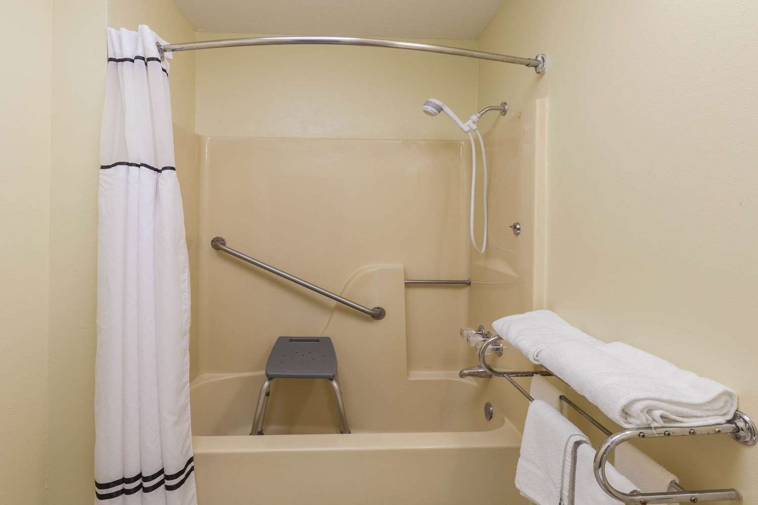 Days Inn by Wyndham Natchitoches 12/13