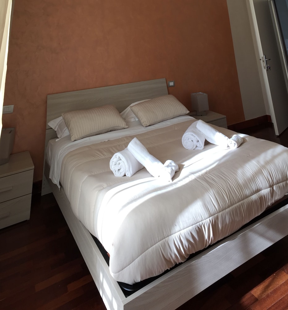 ROOM, SINGLE, SINGLE BED