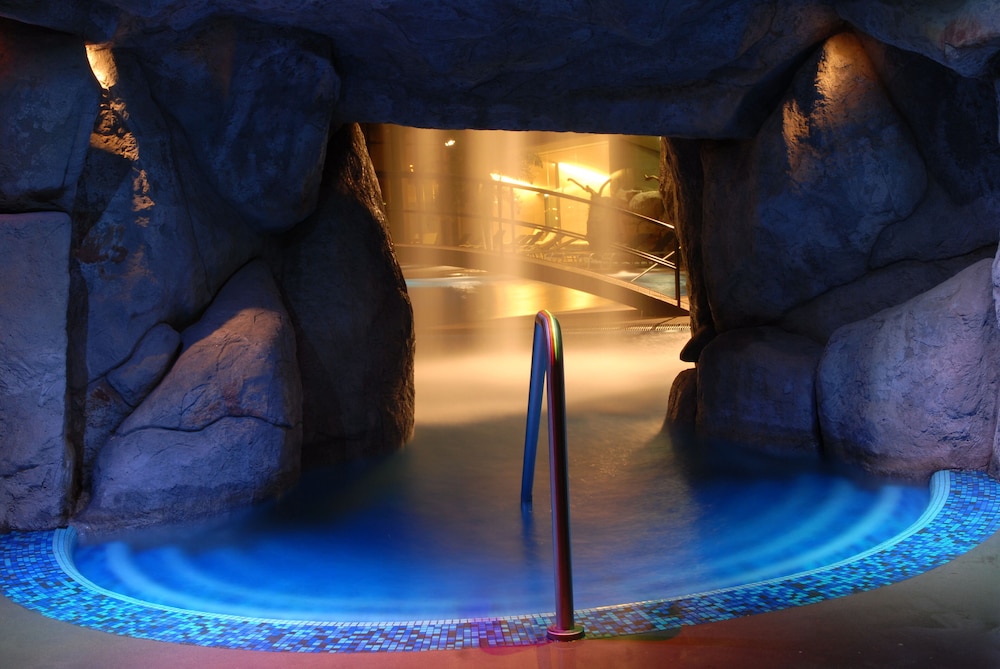 swimming pool spa