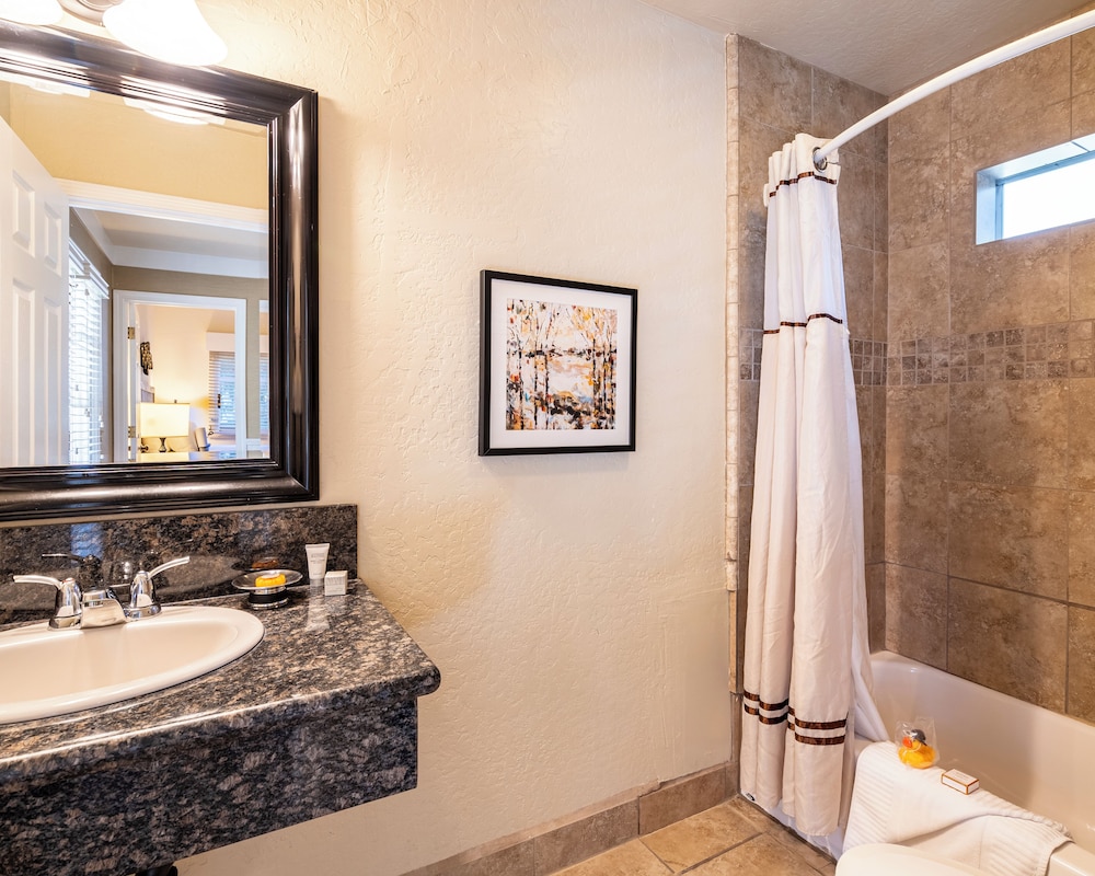 Cottage, Suite, King and Queen Bed، Tenaya Lodge At Yosemite 3/4