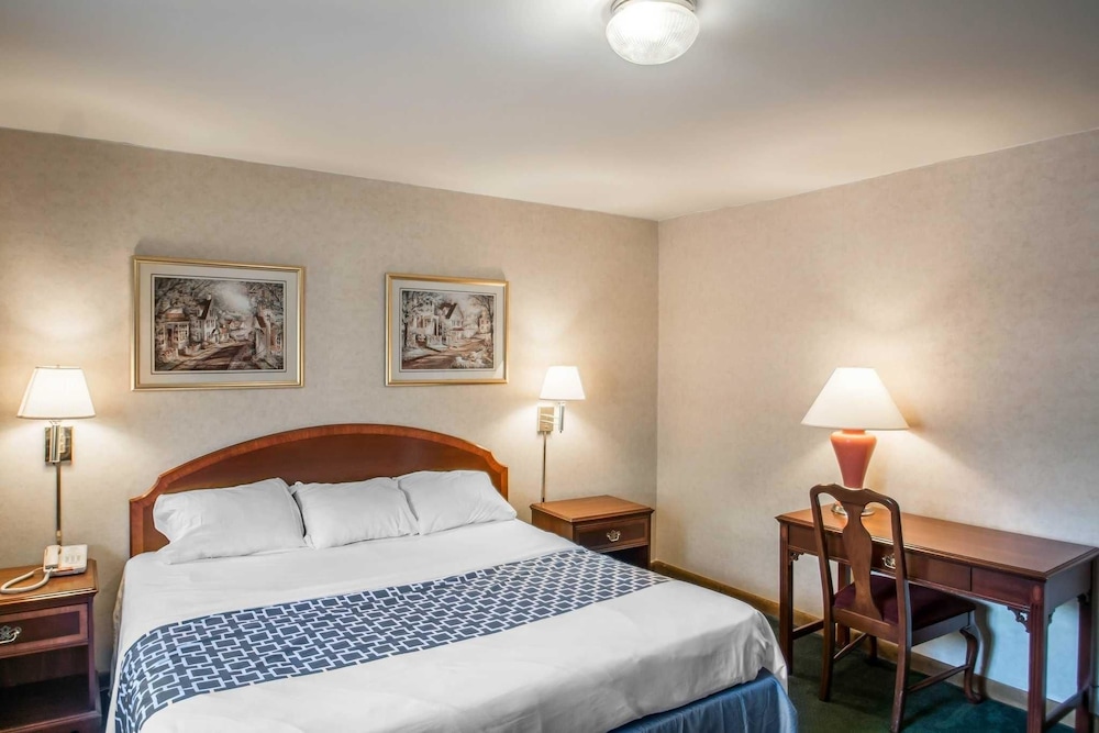 Econo Lodge Hornell 13/41