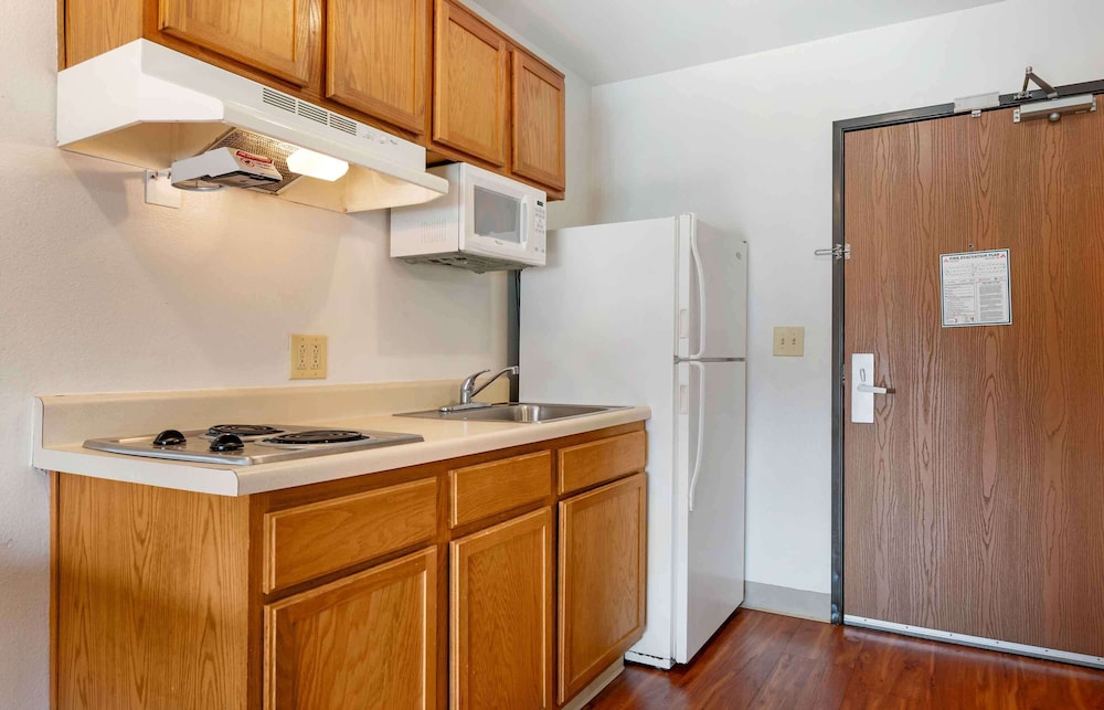 Studio 6 Extended Stay Cincinnati Sharonville OH 44/44