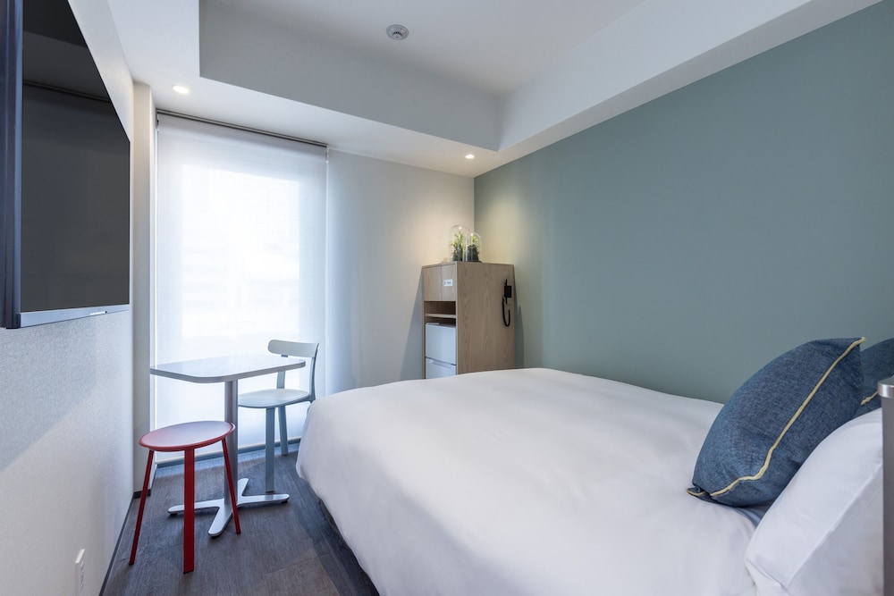 Economy, Single, Queen Bed, Washing Machine