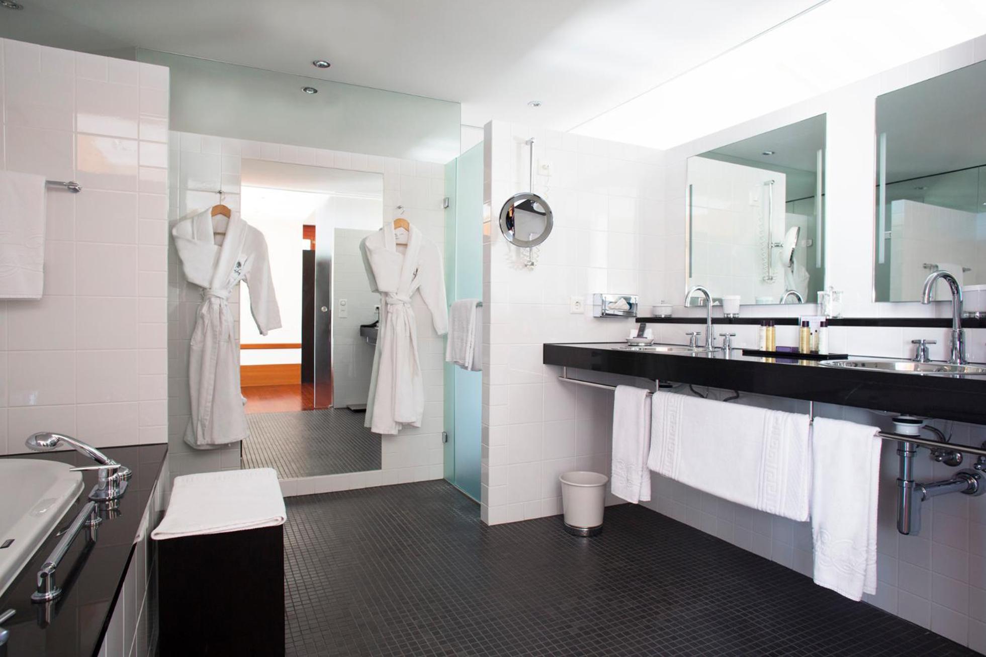 Nescens, Junior Suite, King Bed, Adult Only، Victoria Jungfrau Grand Hotel And Spa 2/3
