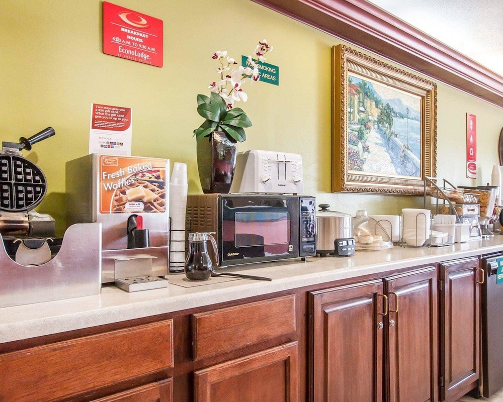 Econo Lodge Dexter MO 22/26