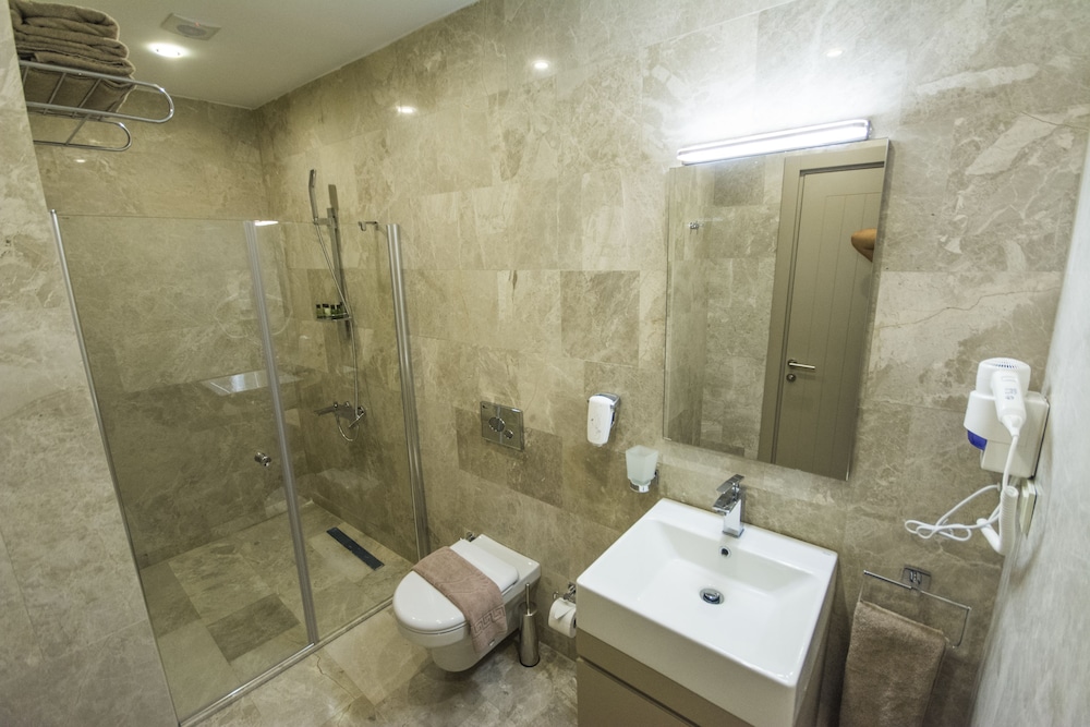 Eng Boutique Hotel 33/36