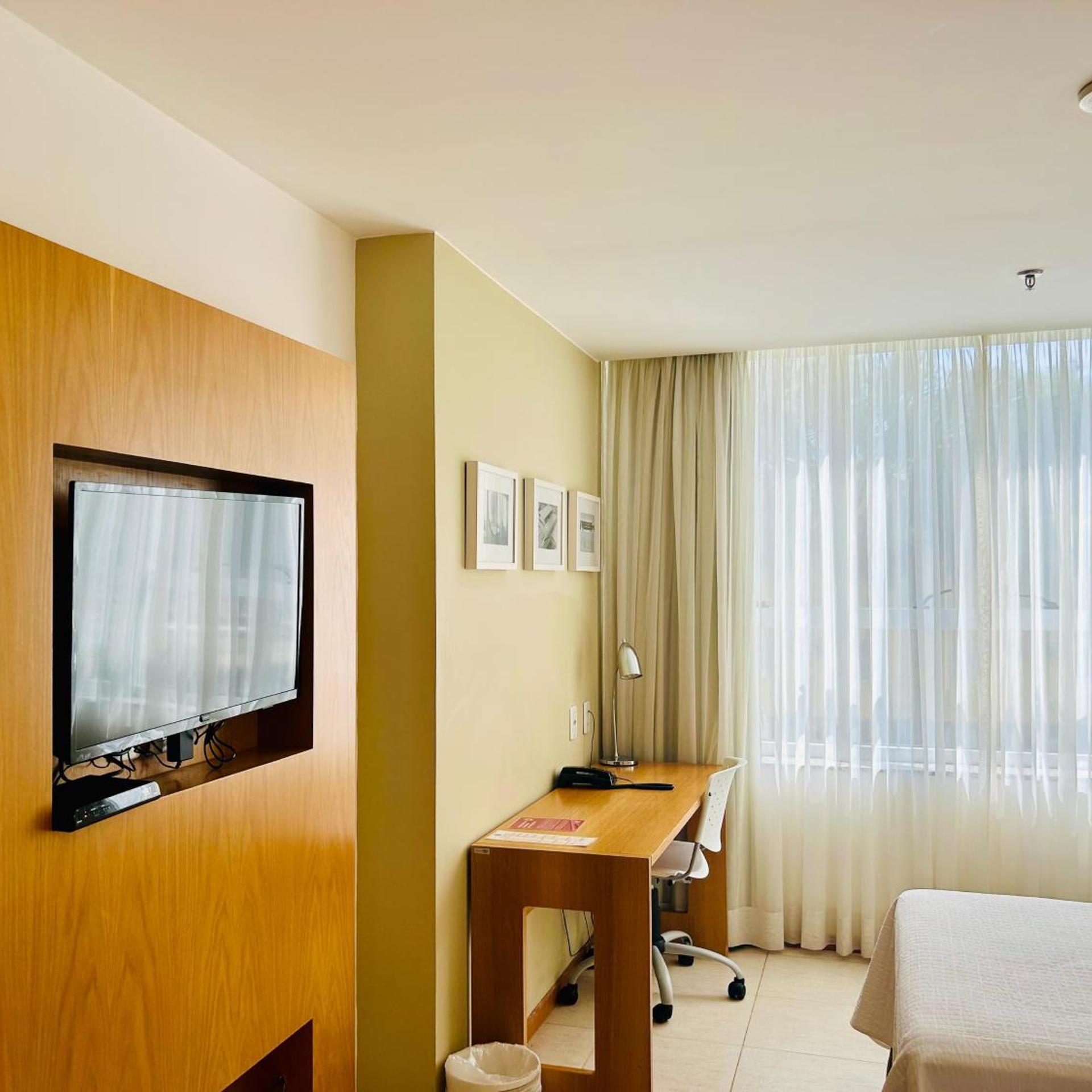 NAOUM HOTEL 15/25