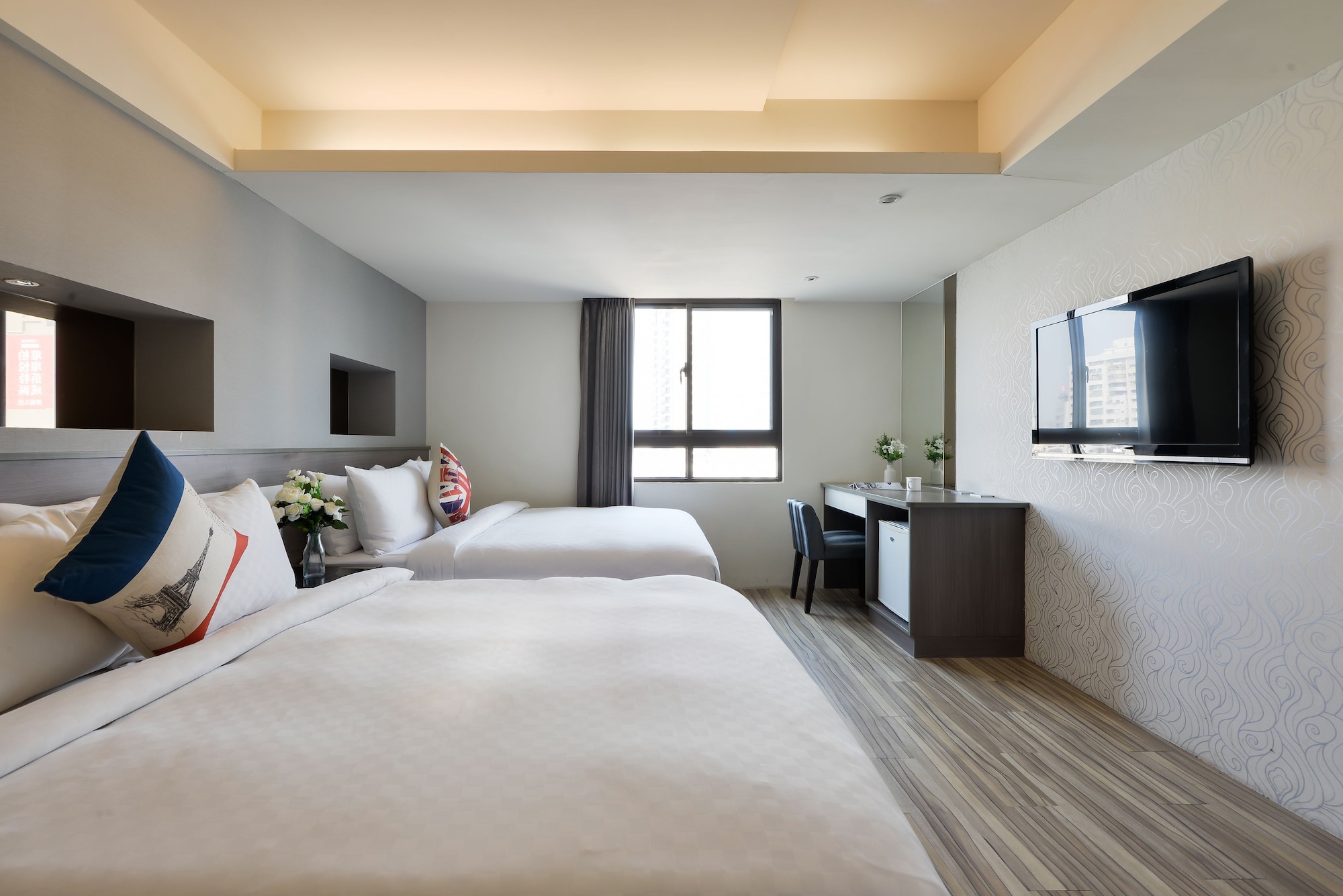 SUPERIOR, QUADRUPLE