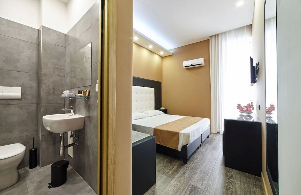 Sweet Central Hotel 26/27